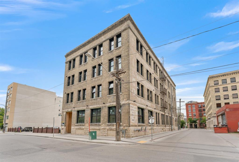 110 James, 1 Bedroom Bedrooms, 6 Rooms Rooms,1 BathroomBathrooms,Condominium,For Sale,James