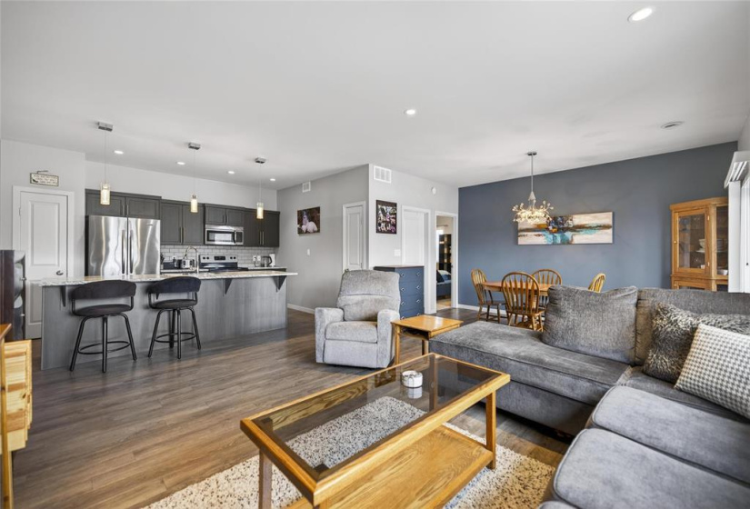 1276 Old PTH 59, 2 Bedrooms Bedrooms, 9 Rooms Rooms,2 BathroomsBathrooms,Condominium,For Sale,Old PTH 59