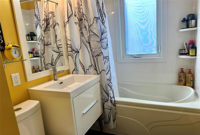 1013 Waterford, 4 Bedrooms Bedrooms, 12 Rooms Rooms,2 BathroomsBathrooms,Residential,For Sale,Waterford