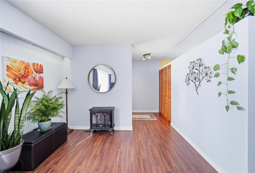 407 Olive, 2 Bedrooms Bedrooms, 7 Rooms Rooms,1 BathroomBathrooms,Residential,For Sale,Olive