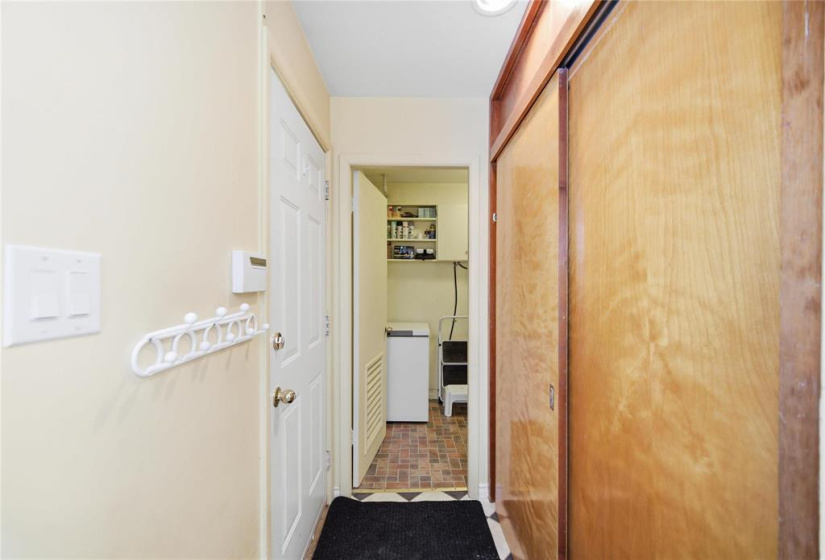 407 Olive, 2 Bedrooms Bedrooms, 7 Rooms Rooms,1 BathroomBathrooms,Residential,For Sale,Olive