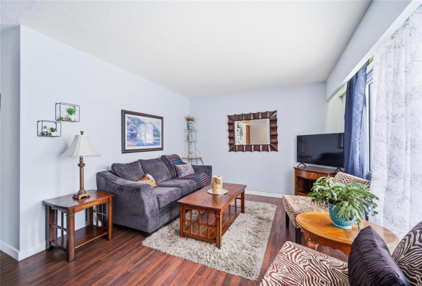 407 Olive, 2 Bedrooms Bedrooms, 7 Rooms Rooms,1 BathroomBathrooms,Residential,For Sale,Olive