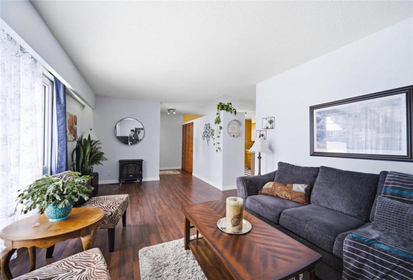 407 Olive, 2 Bedrooms Bedrooms, 7 Rooms Rooms,1 BathroomBathrooms,Residential,For Sale,Olive