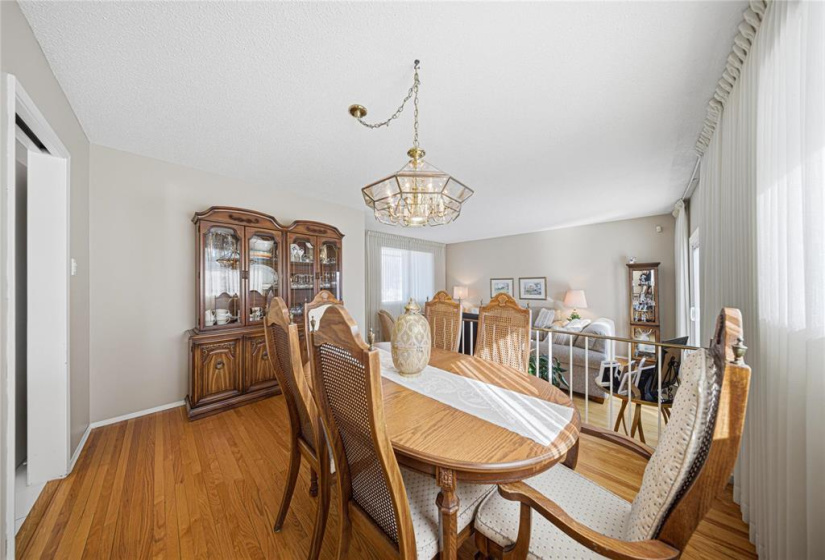 126 Royal Salinger, 4 Bedrooms Bedrooms, 14 Rooms Rooms,2 BathroomsBathrooms,Residential,For Sale,Royal Salinger