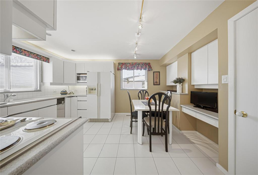 126 Royal Salinger, 4 Bedrooms Bedrooms, 14 Rooms Rooms,2 BathroomsBathrooms,Residential,For Sale,Royal Salinger