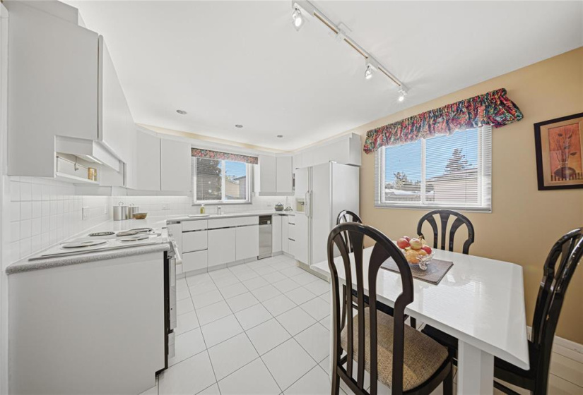 126 Royal Salinger, 4 Bedrooms Bedrooms, 14 Rooms Rooms,2 BathroomsBathrooms,Residential,For Sale,Royal Salinger