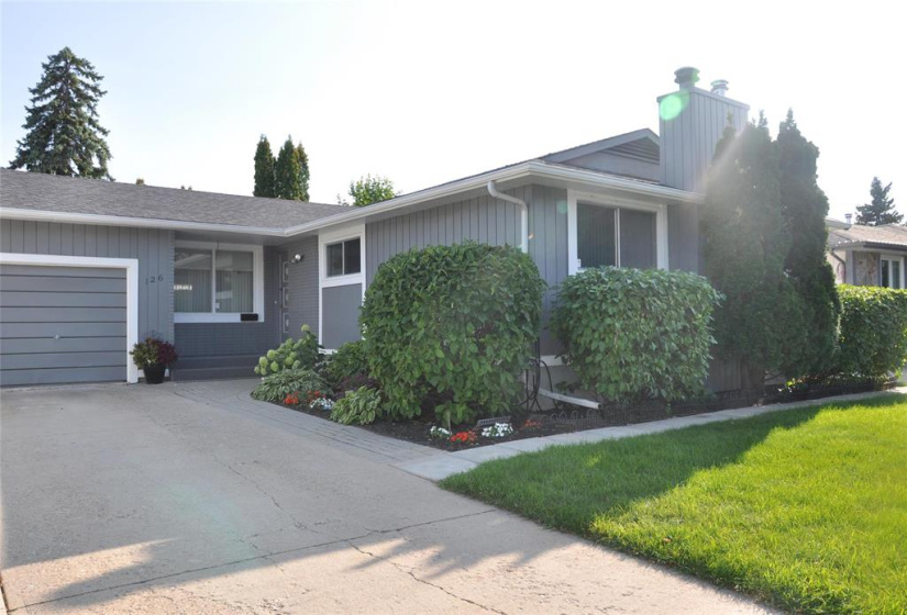 126 Royal Salinger, 4 Bedrooms Bedrooms, 14 Rooms Rooms,2 BathroomsBathrooms,Residential,For Sale,Royal Salinger