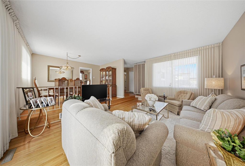 126 Royal Salinger, 4 Bedrooms Bedrooms, 14 Rooms Rooms,2 BathroomsBathrooms,Residential,For Sale,Royal Salinger