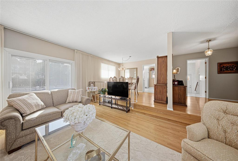 126 Royal Salinger, 4 Bedrooms Bedrooms, 14 Rooms Rooms,2 BathroomsBathrooms,Residential,For Sale,Royal Salinger