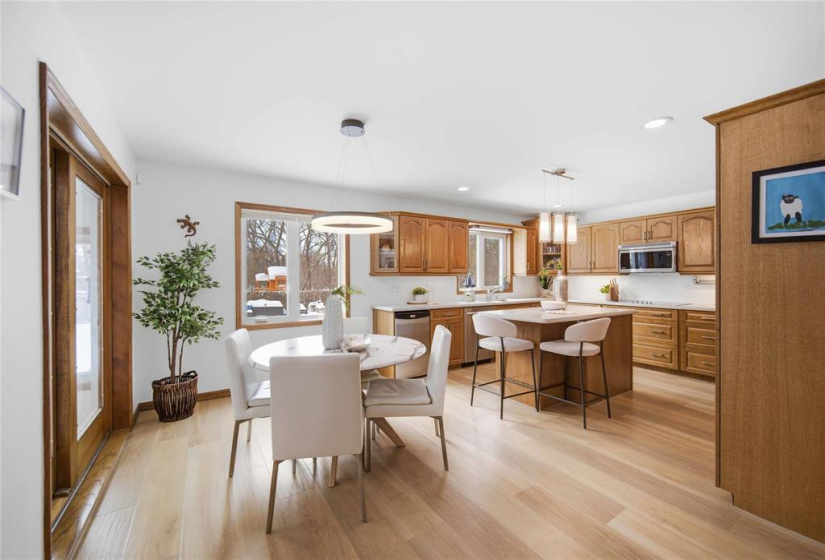 339 Victoria, 5 Bedrooms Bedrooms, 20 Rooms Rooms,3 BathroomsBathrooms,Residential,For Sale,Victoria