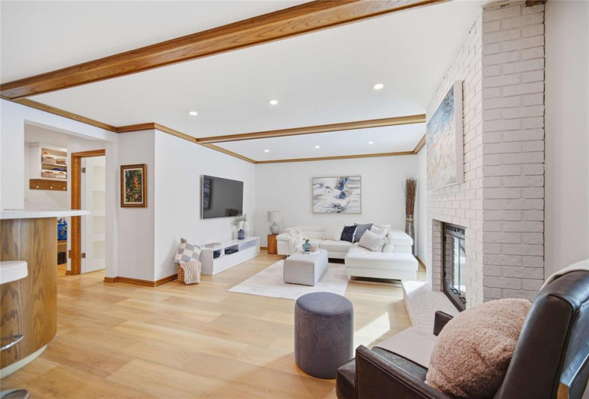 339 Victoria, 5 Bedrooms Bedrooms, 20 Rooms Rooms,3 BathroomsBathrooms,Residential,For Sale,Victoria