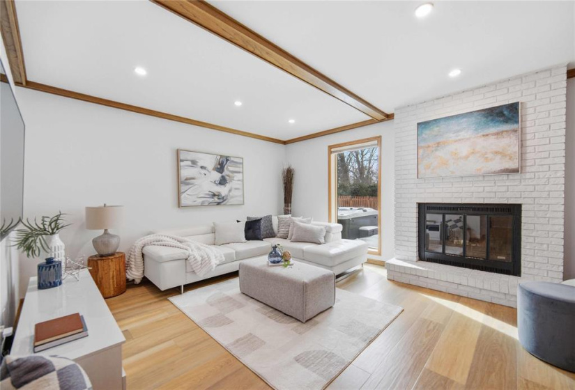 339 Victoria, 5 Bedrooms Bedrooms, 20 Rooms Rooms,3 BathroomsBathrooms,Residential,For Sale,Victoria