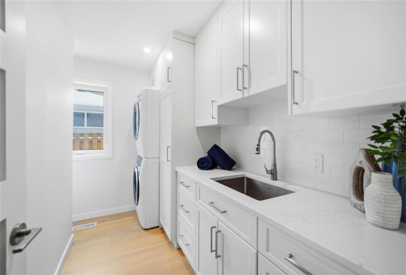 339 Victoria, 5 Bedrooms Bedrooms, 20 Rooms Rooms,3 BathroomsBathrooms,Residential,For Sale,Victoria