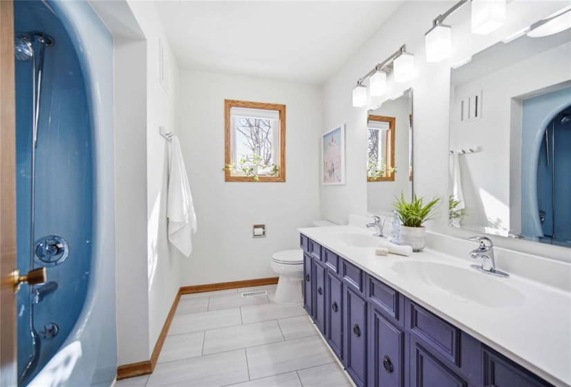 339 Victoria, 5 Bedrooms Bedrooms, 20 Rooms Rooms,3 BathroomsBathrooms,Residential,For Sale,Victoria