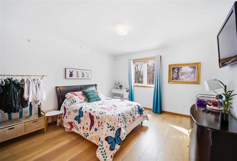 339 Victoria, 5 Bedrooms Bedrooms, 20 Rooms Rooms,3 BathroomsBathrooms,Residential,For Sale,Victoria