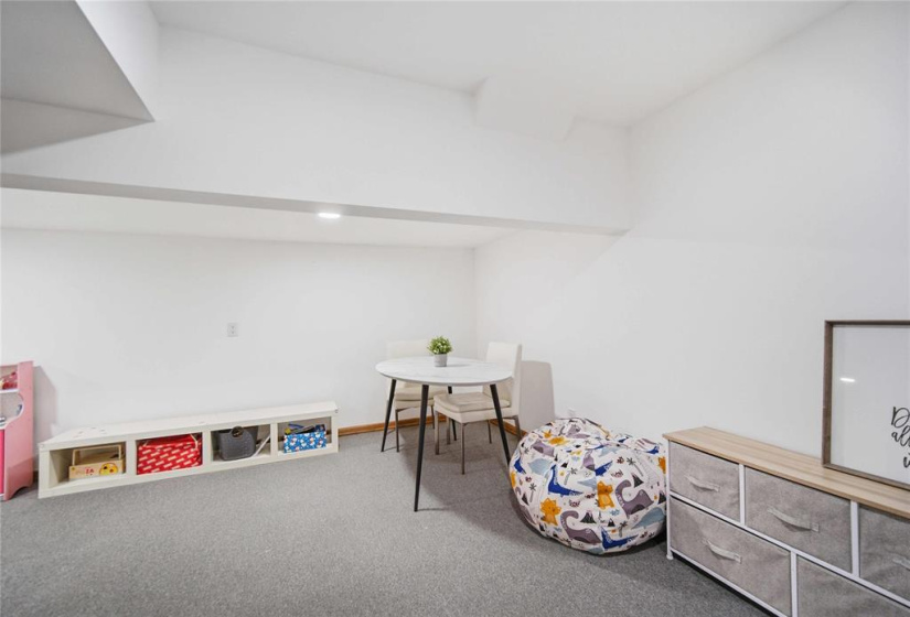 339 Victoria, 5 Bedrooms Bedrooms, 20 Rooms Rooms,3 BathroomsBathrooms,Residential,For Sale,Victoria