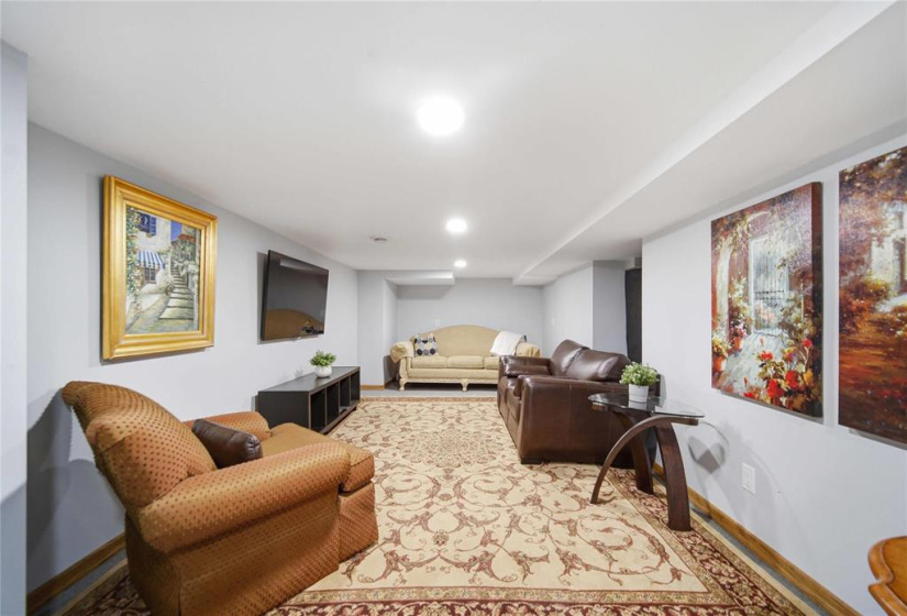 339 Victoria, 5 Bedrooms Bedrooms, 20 Rooms Rooms,3 BathroomsBathrooms,Residential,For Sale,Victoria