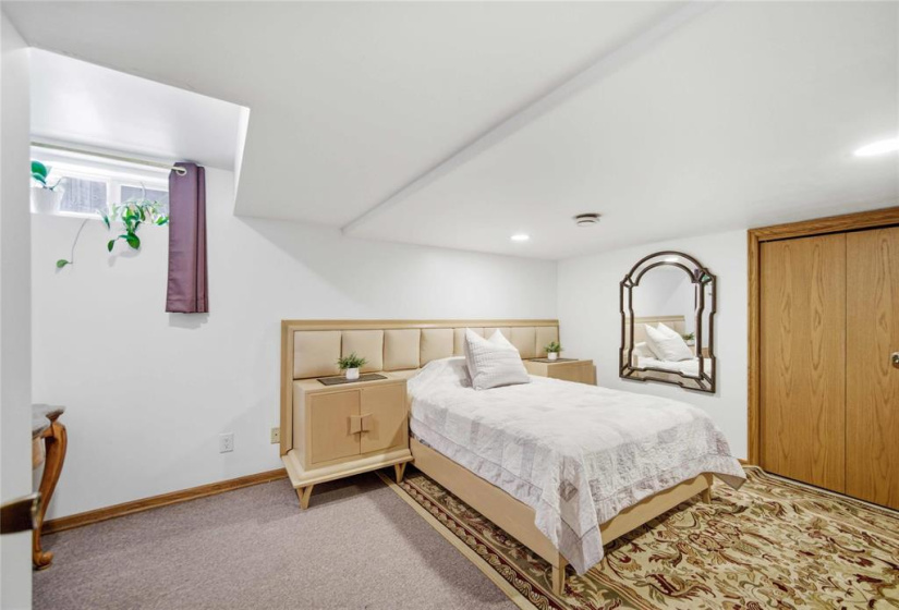 339 Victoria, 5 Bedrooms Bedrooms, 20 Rooms Rooms,3 BathroomsBathrooms,Residential,For Sale,Victoria