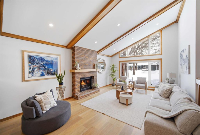 339 Victoria, 5 Bedrooms Bedrooms, 20 Rooms Rooms,3 BathroomsBathrooms,Residential,For Sale,Victoria