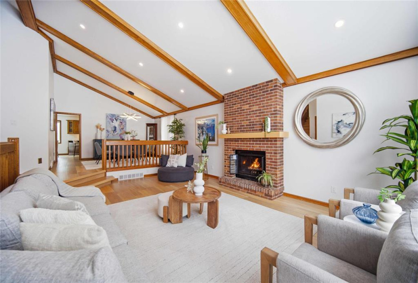 339 Victoria, 5 Bedrooms Bedrooms, 20 Rooms Rooms,3 BathroomsBathrooms,Residential,For Sale,Victoria