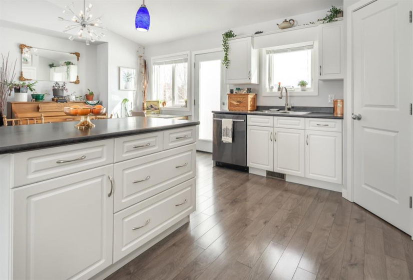 373 Notre Dame, 2 Bedrooms Bedrooms, 10 Rooms Rooms,1 BathroomBathrooms,Residential,For Sale,Notre Dame