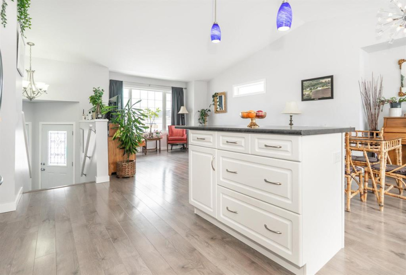 373 Notre Dame, 2 Bedrooms Bedrooms, 10 Rooms Rooms,1 BathroomBathrooms,Residential,For Sale,Notre Dame