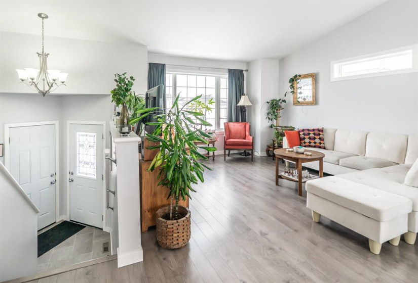 373 Notre Dame, 2 Bedrooms Bedrooms, 10 Rooms Rooms,1 BathroomBathrooms,Residential,For Sale,Notre Dame