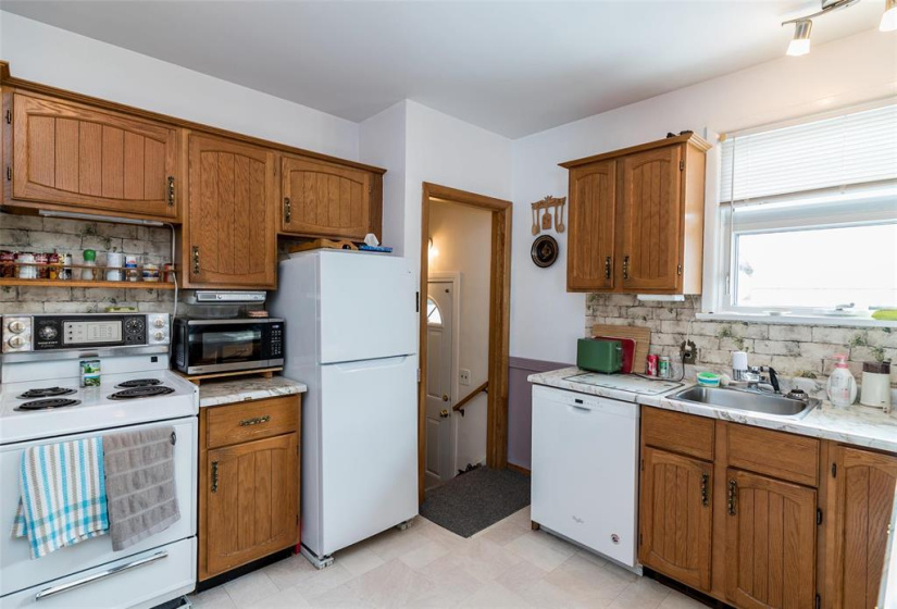 690 Oxford, 5 Bedrooms Bedrooms, 11 Rooms Rooms,1 BathroomBathrooms,Residential,For Sale,Oxford