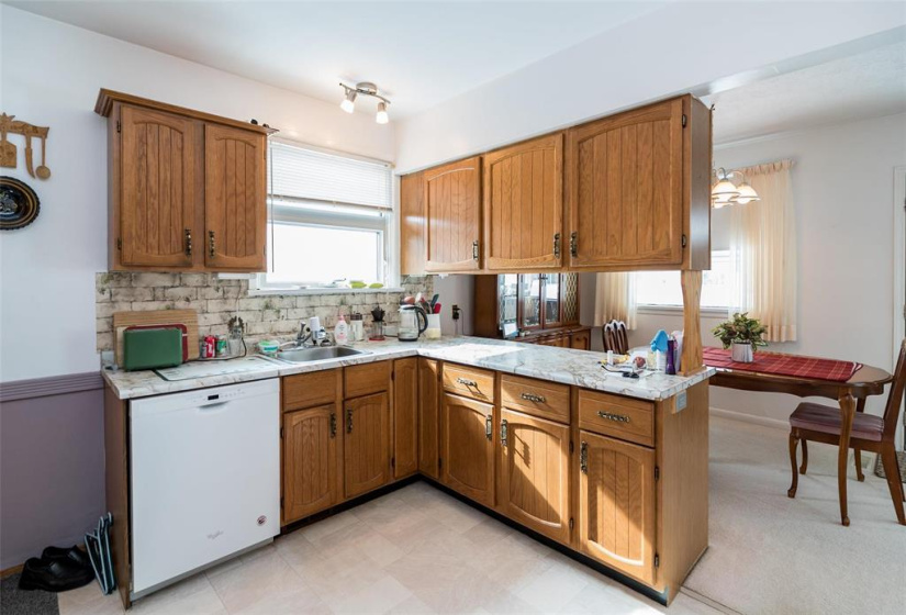 690 Oxford, 5 Bedrooms Bedrooms, 11 Rooms Rooms,1 BathroomBathrooms,Residential,For Sale,Oxford