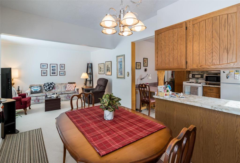 690 Oxford, 5 Bedrooms Bedrooms, 11 Rooms Rooms,1 BathroomBathrooms,Residential,For Sale,Oxford