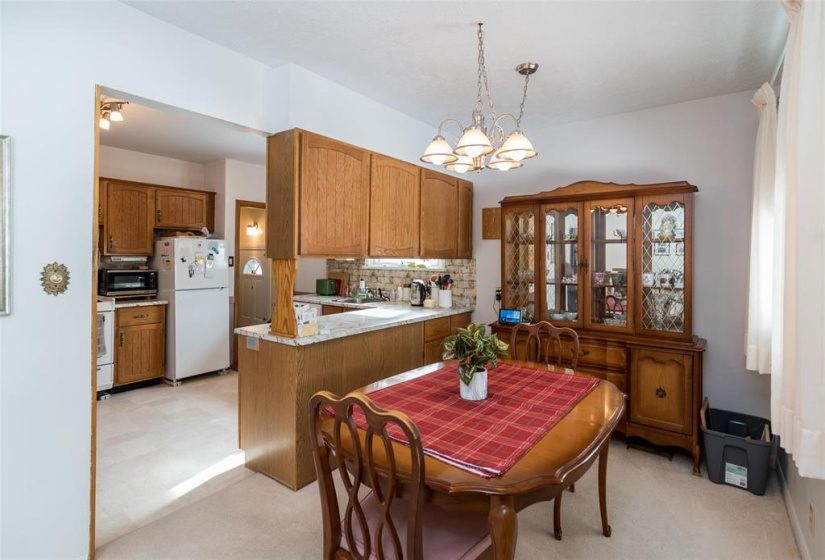 690 Oxford, 5 Bedrooms Bedrooms, 11 Rooms Rooms,1 BathroomBathrooms,Residential,For Sale,Oxford