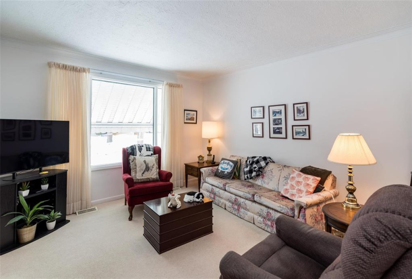 690 Oxford, 5 Bedrooms Bedrooms, 11 Rooms Rooms,1 BathroomBathrooms,Residential,For Sale,Oxford