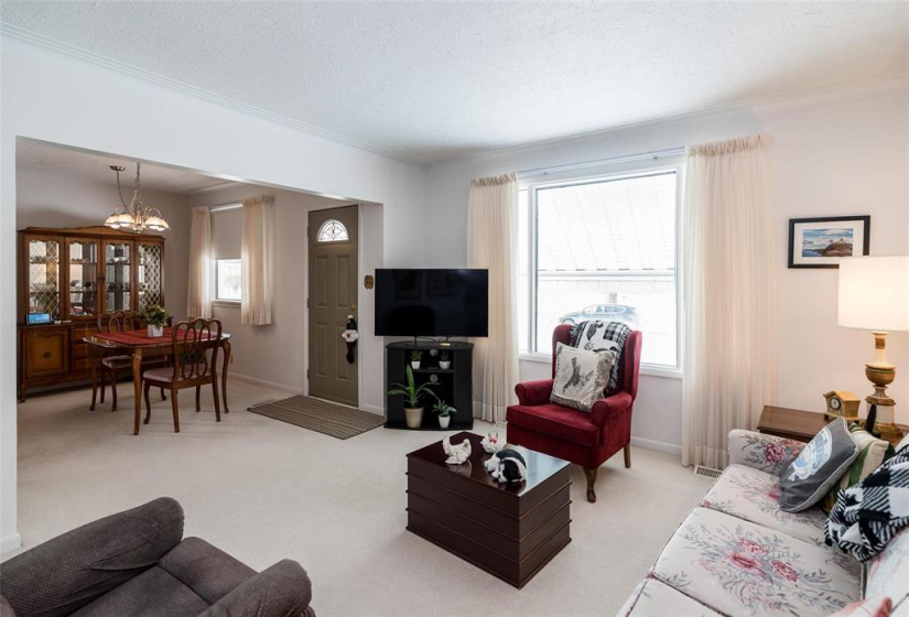 690 Oxford, 5 Bedrooms Bedrooms, 11 Rooms Rooms,1 BathroomBathrooms,Residential,For Sale,Oxford