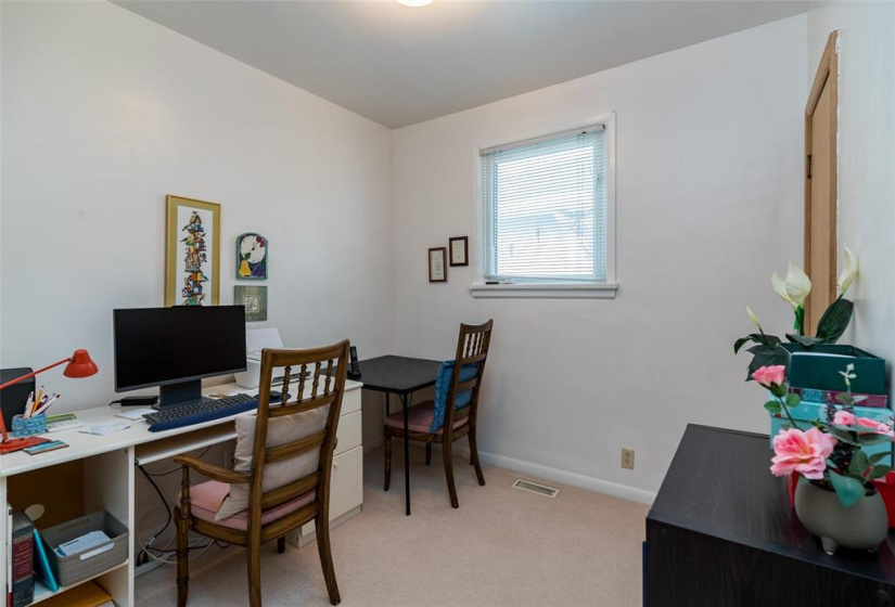 690 Oxford, 5 Bedrooms Bedrooms, 11 Rooms Rooms,1 BathroomBathrooms,Residential,For Sale,Oxford