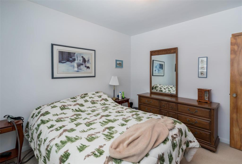 690 Oxford, 5 Bedrooms Bedrooms, 11 Rooms Rooms,1 BathroomBathrooms,Residential,For Sale,Oxford