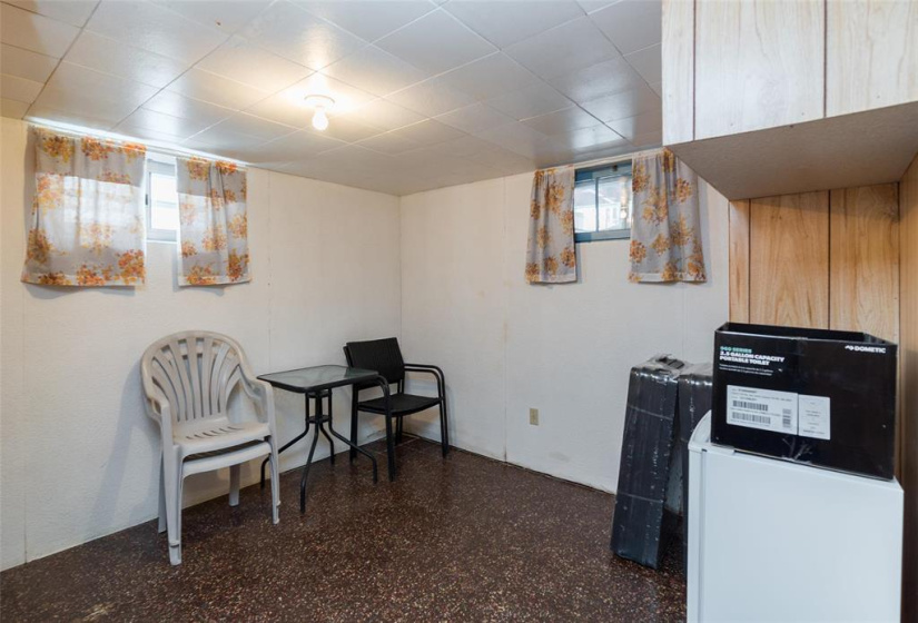 690 Oxford, 5 Bedrooms Bedrooms, 11 Rooms Rooms,1 BathroomBathrooms,Residential,For Sale,Oxford