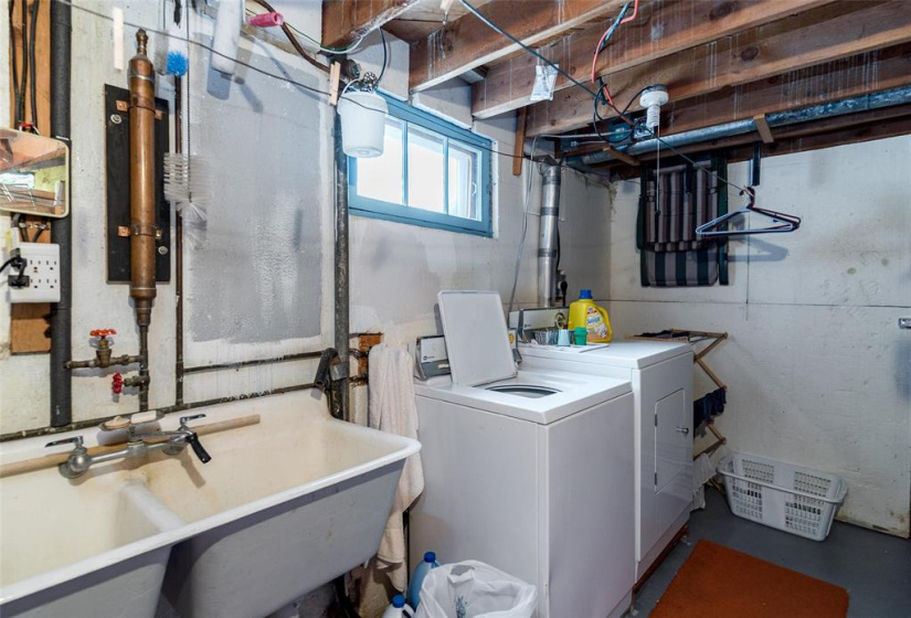 690 Oxford, 5 Bedrooms Bedrooms, 11 Rooms Rooms,1 BathroomBathrooms,Residential,For Sale,Oxford