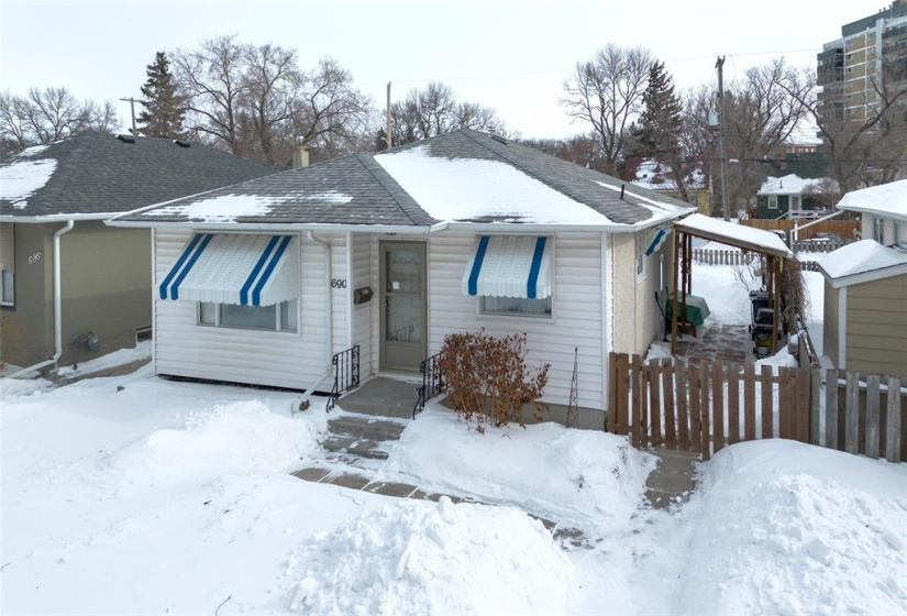 690 Oxford, 5 Bedrooms Bedrooms, 11 Rooms Rooms,1 BathroomBathrooms,Residential,For Sale,Oxford