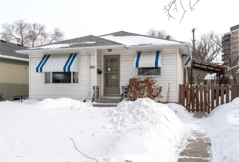 690 Oxford, 5 Bedrooms Bedrooms, 11 Rooms Rooms,1 BathroomBathrooms,Residential,For Sale,Oxford