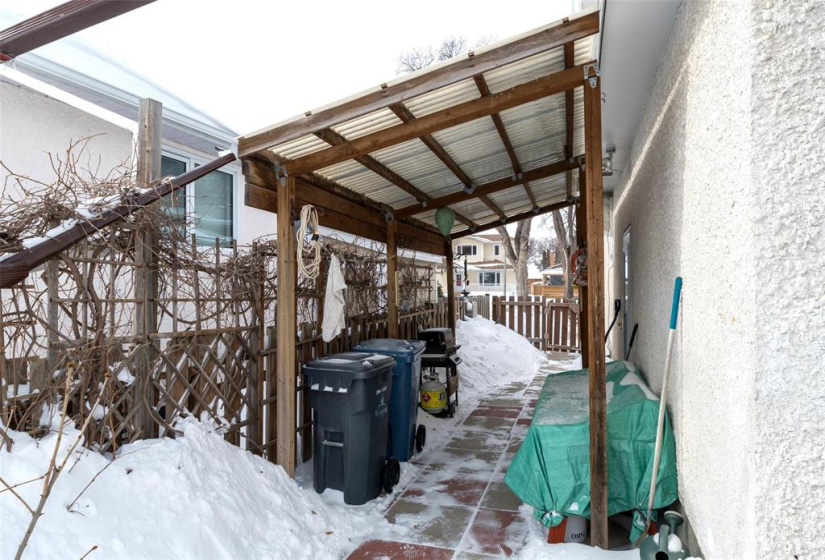 690 Oxford, 5 Bedrooms Bedrooms, 11 Rooms Rooms,1 BathroomBathrooms,Residential,For Sale,Oxford