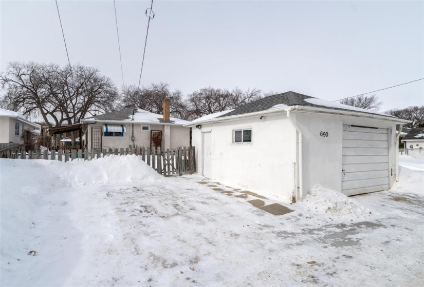 690 Oxford, 5 Bedrooms Bedrooms, 11 Rooms Rooms,1 BathroomBathrooms,Residential,For Sale,Oxford