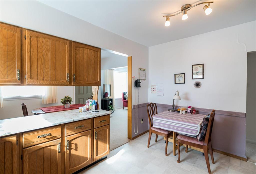 690 Oxford, 5 Bedrooms Bedrooms, 11 Rooms Rooms,1 BathroomBathrooms,Residential,For Sale,Oxford