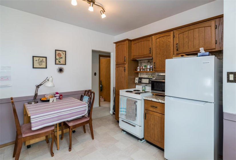 690 Oxford, 5 Bedrooms Bedrooms, 11 Rooms Rooms,1 BathroomBathrooms,Residential,For Sale,Oxford