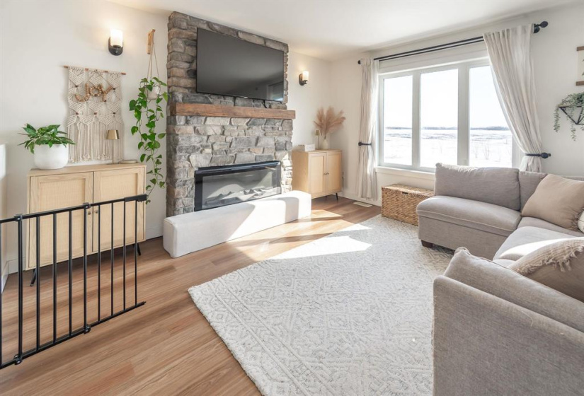 70 CRESCENTWOOD, 2 Bedrooms Bedrooms, 6 Rooms Rooms,1 BathroomBathrooms,Residential,For Sale,CRESCENTWOOD