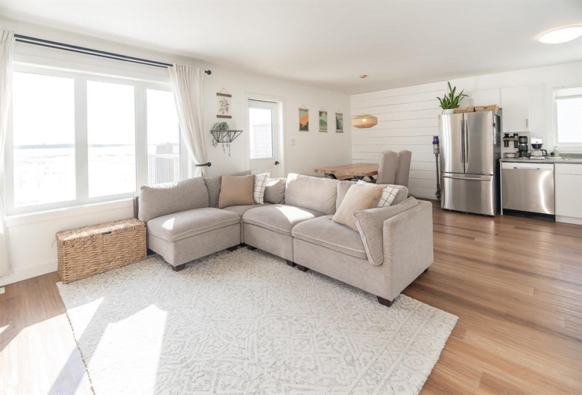 70 CRESCENTWOOD, 2 Bedrooms Bedrooms, 6 Rooms Rooms,1 BathroomBathrooms,Residential,For Sale,CRESCENTWOOD