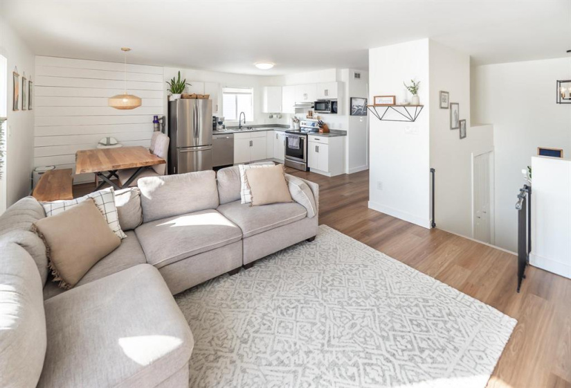 70 CRESCENTWOOD, 2 Bedrooms Bedrooms, 6 Rooms Rooms,1 BathroomBathrooms,Residential,For Sale,CRESCENTWOOD