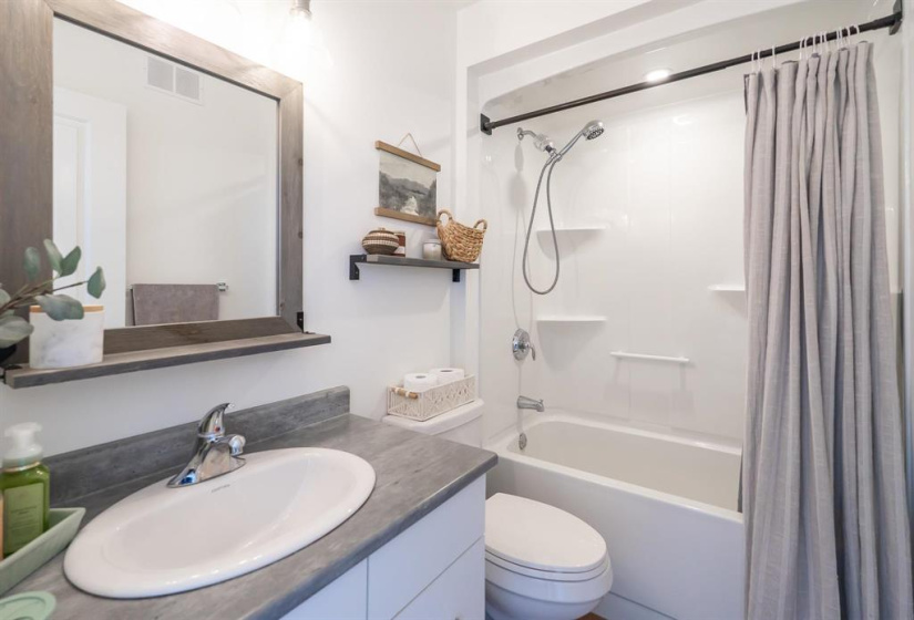 70 CRESCENTWOOD, 2 Bedrooms Bedrooms, 6 Rooms Rooms,1 BathroomBathrooms,Residential,For Sale,CRESCENTWOOD