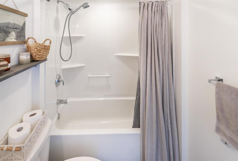 70 CRESCENTWOOD, 2 Bedrooms Bedrooms, 6 Rooms Rooms,1 BathroomBathrooms,Residential,For Sale,CRESCENTWOOD