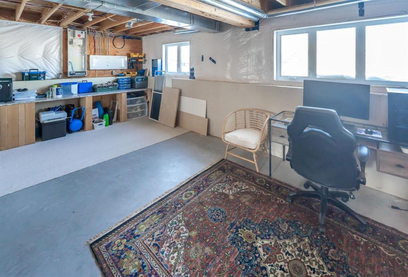 70 CRESCENTWOOD, 2 Bedrooms Bedrooms, 6 Rooms Rooms,1 BathroomBathrooms,Residential,For Sale,CRESCENTWOOD