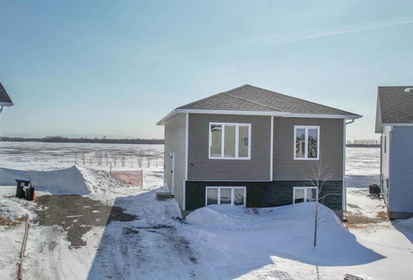 70 CRESCENTWOOD, 2 Bedrooms Bedrooms, 6 Rooms Rooms,1 BathroomBathrooms,Residential,For Sale,CRESCENTWOOD